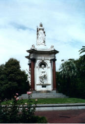 Queen Viktoria Statue