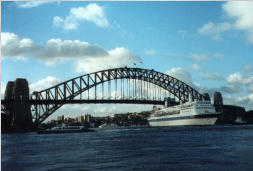 Harbour Bridge und Kreuzfahrer
