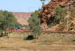 bei der Einfahrt nach Alice Springs